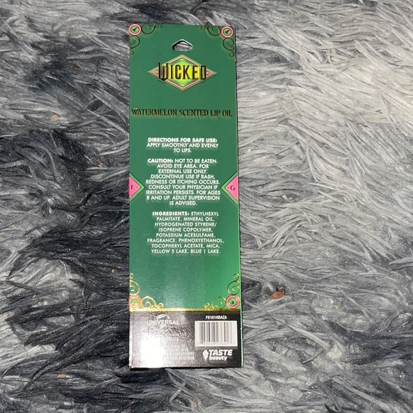 Wicked Makeup Set with Eye Shimmer and Lip Gloss-Green Witch - Picture 10 of 12